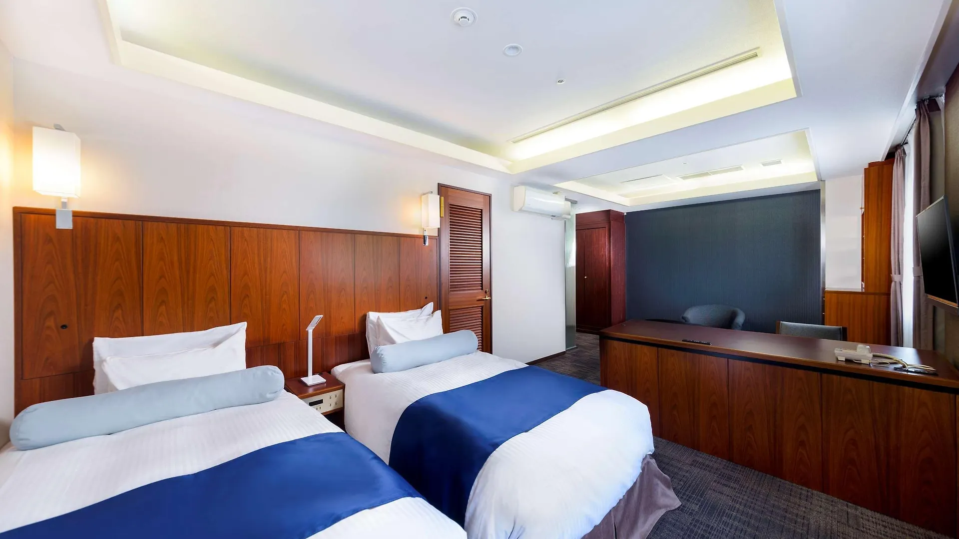 Surestay Plus Hotel By Best Western Shin-Ōsaka
