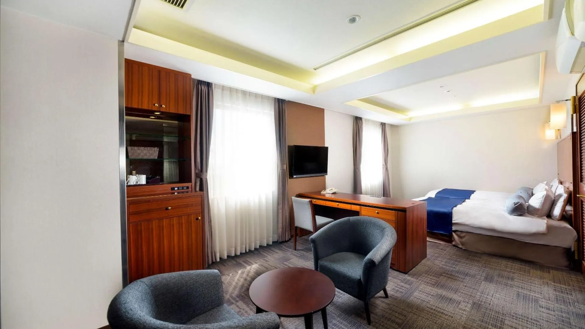 Surestay Plus Hotel By Best Western Shin-Ōsaka