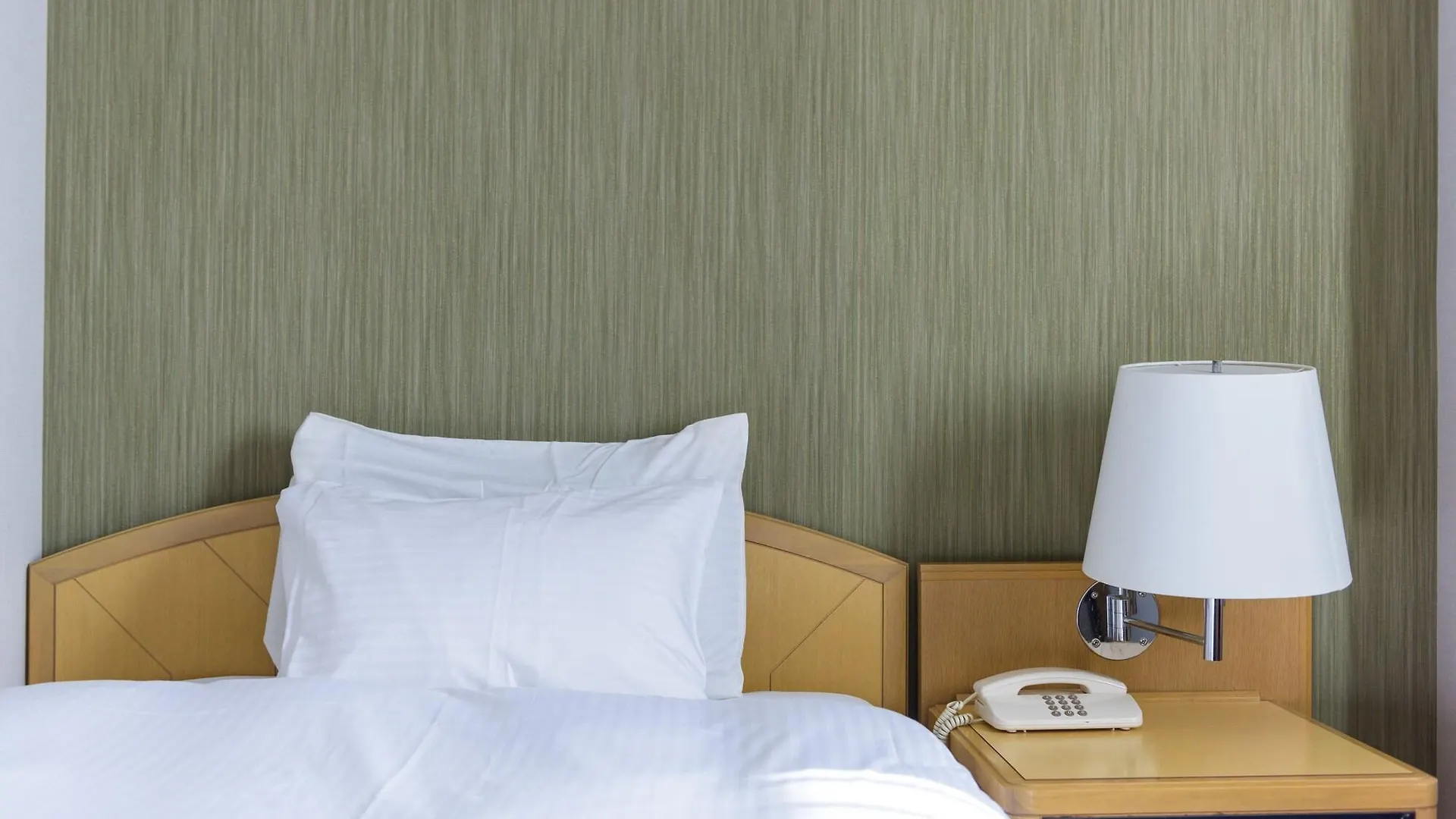 Surestay Plus Hotel By Best Western Shin-Osaka
