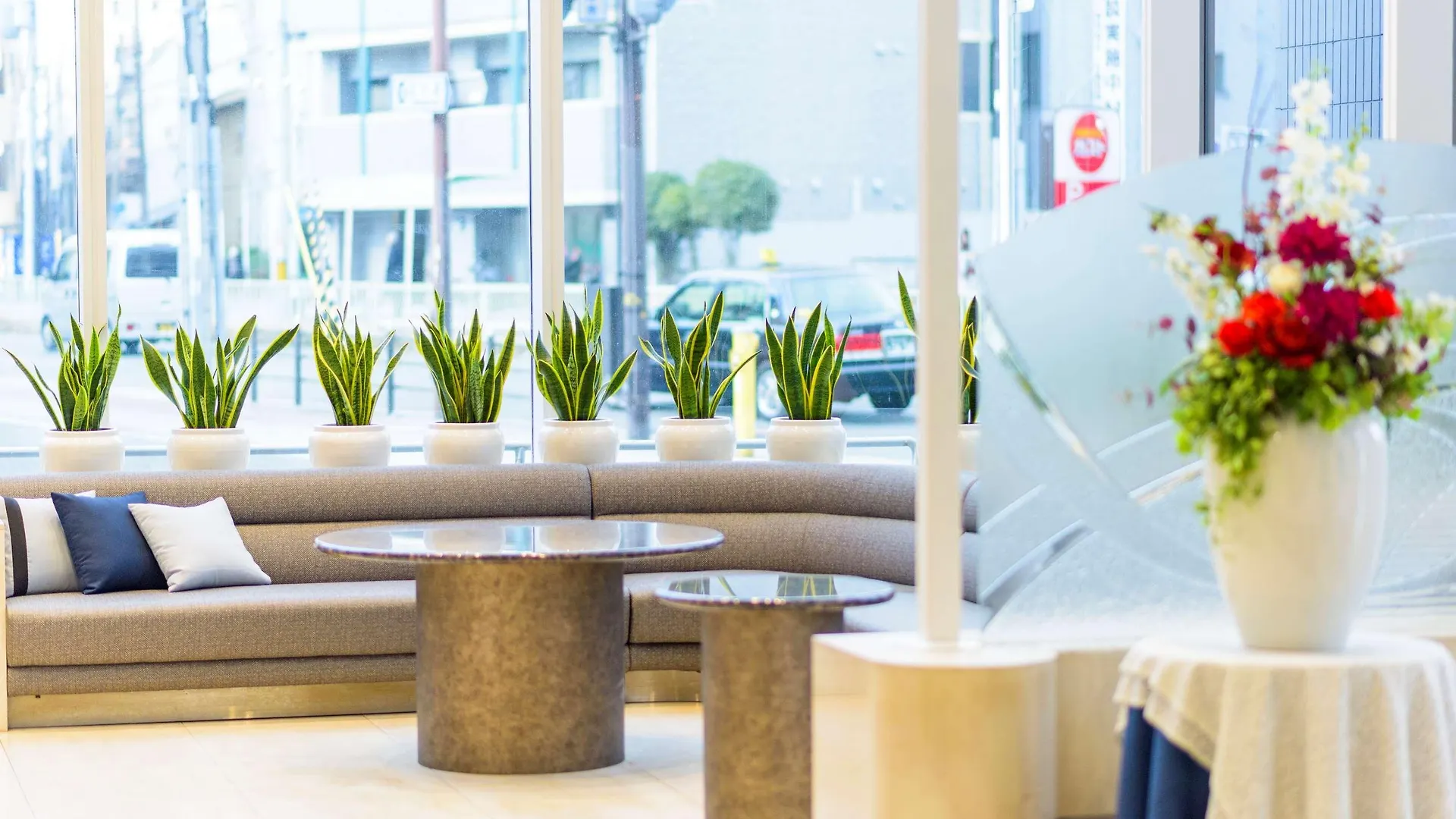 Surestay Plus Hotel By Best Western Shin-Osaka 3*, Osaka